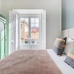 Elegant 2br + Gourmet Kitchen | Mid-term Лісабон