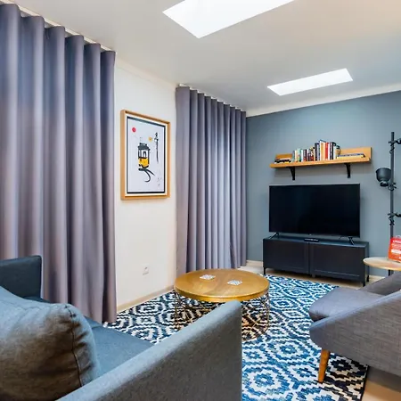 Elegant 2br + Gourmet Kitchen | Mid-term * Lizbona