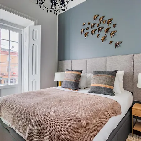 Elegant 2br + Gourmet Kitchen | Mid-term Апартаменти Лісабон