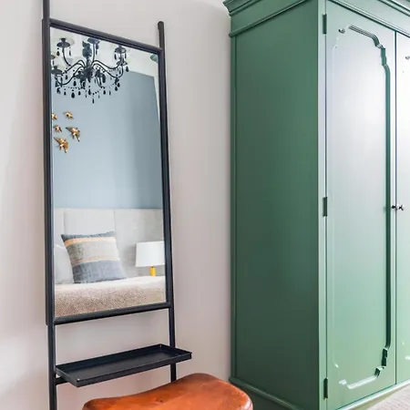 Elegant 2br + Gourmet Kitchen | Mid-term