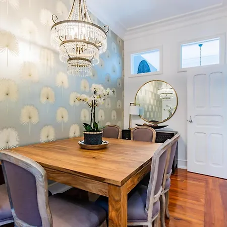 Elegant 2br + Gourmet Kitchen | Mid-term アパート