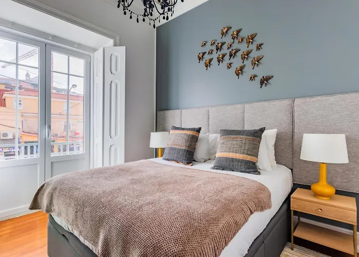 Elegant 2br + Gourmet Kitchen | Mid-term Lägenhet Lisboa