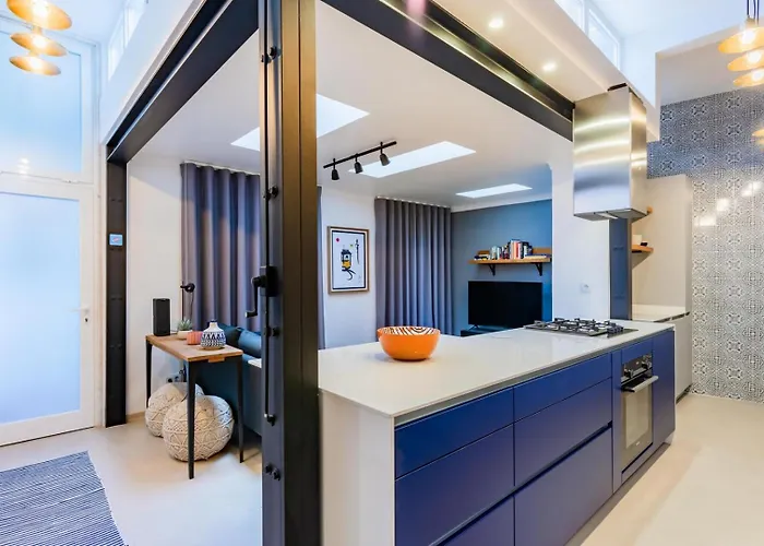 Elegant 2br + Gourmet Kitchen | Mid-term Lägenhet