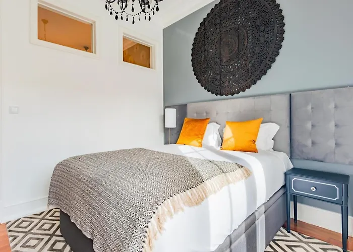 Elegant 2br + Gourmet Kitchen | Mid-term