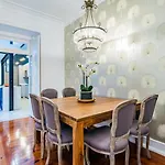 Elegant 2br + Gourmet Kitchen | Mid-term Лісабон